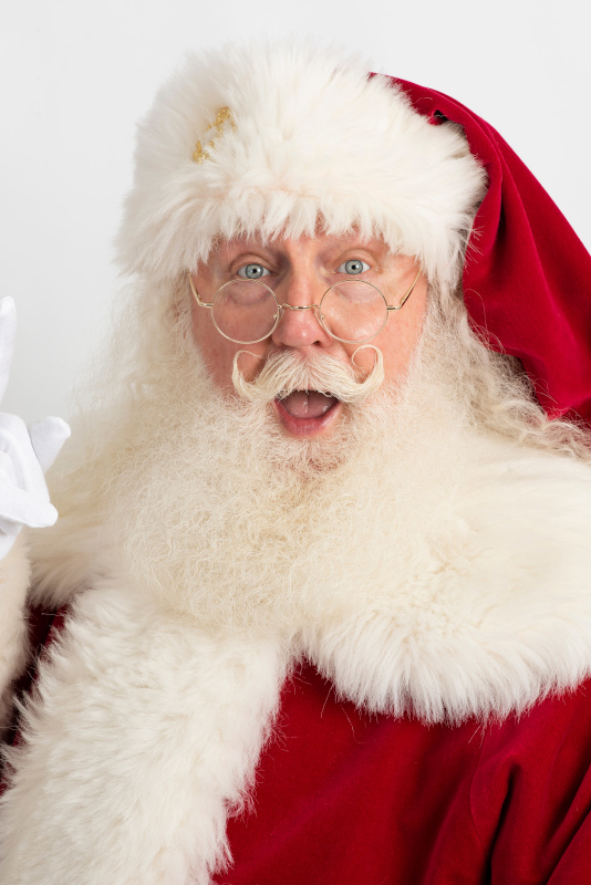 10-santa-claus-adeles-of-hollywood-professional-traditional-suit-AJ-Flinn-2-po